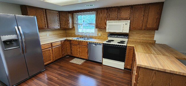Foto del edificio - 2965 W Market St