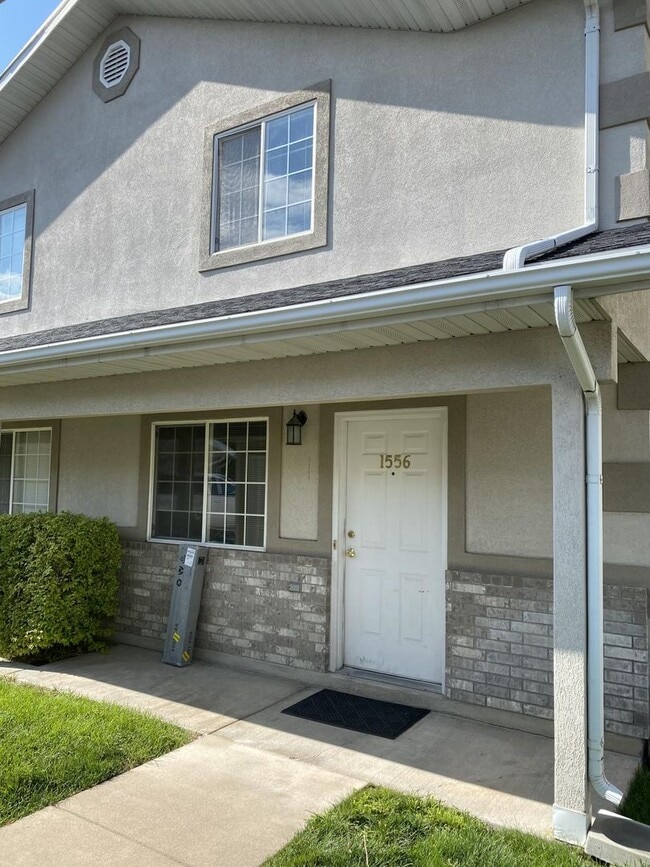 Building Photo - 1556 Talon Dr