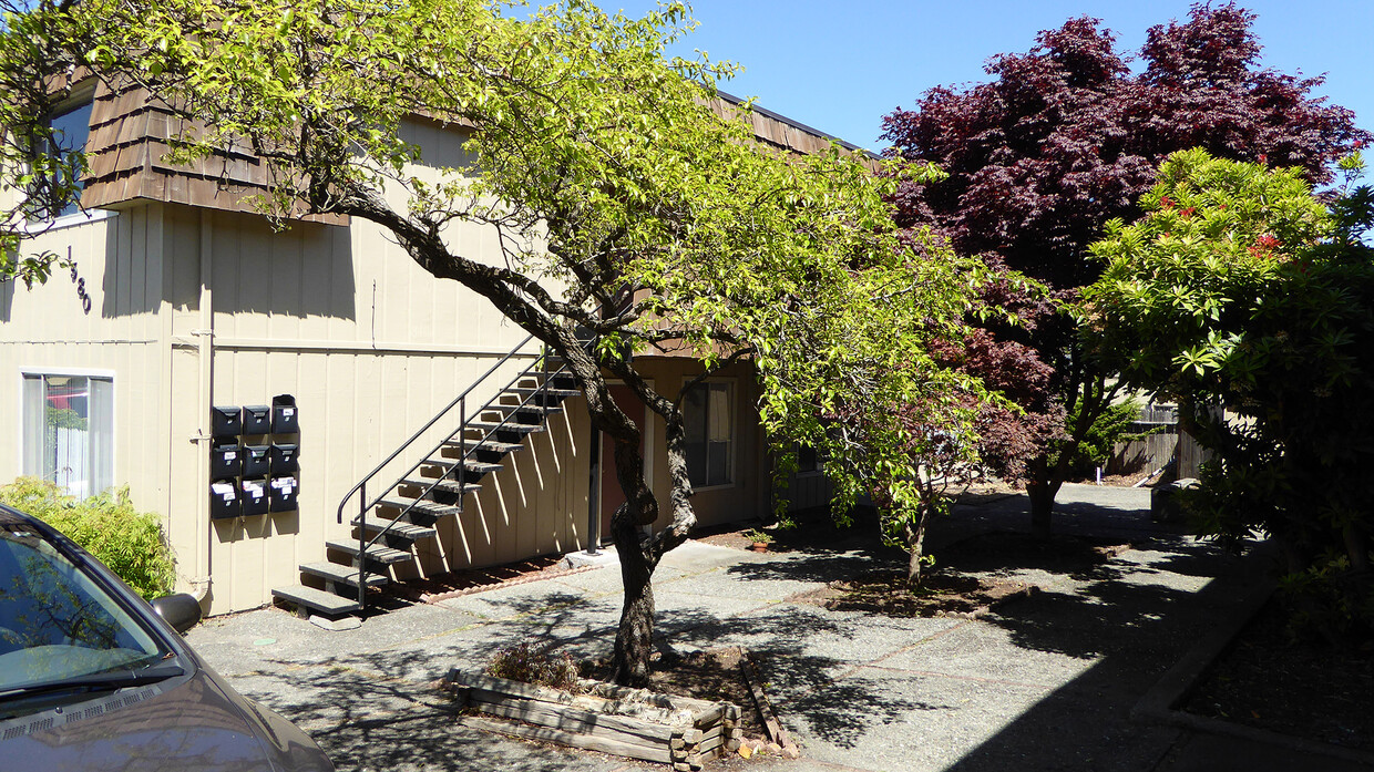 Primary Photo - 1580 H St