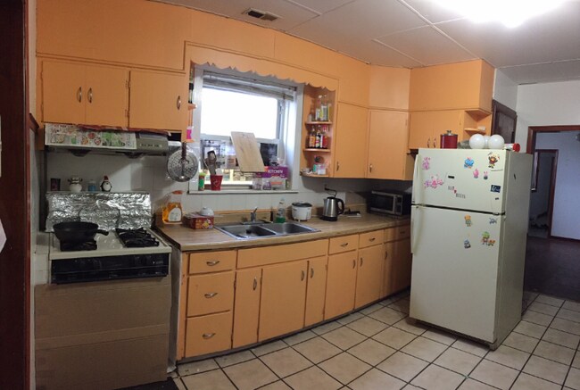 Foto del edificio - 1315 W 31st St