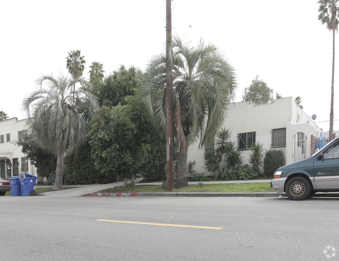 Building Photo - 5740 Fountain Ave