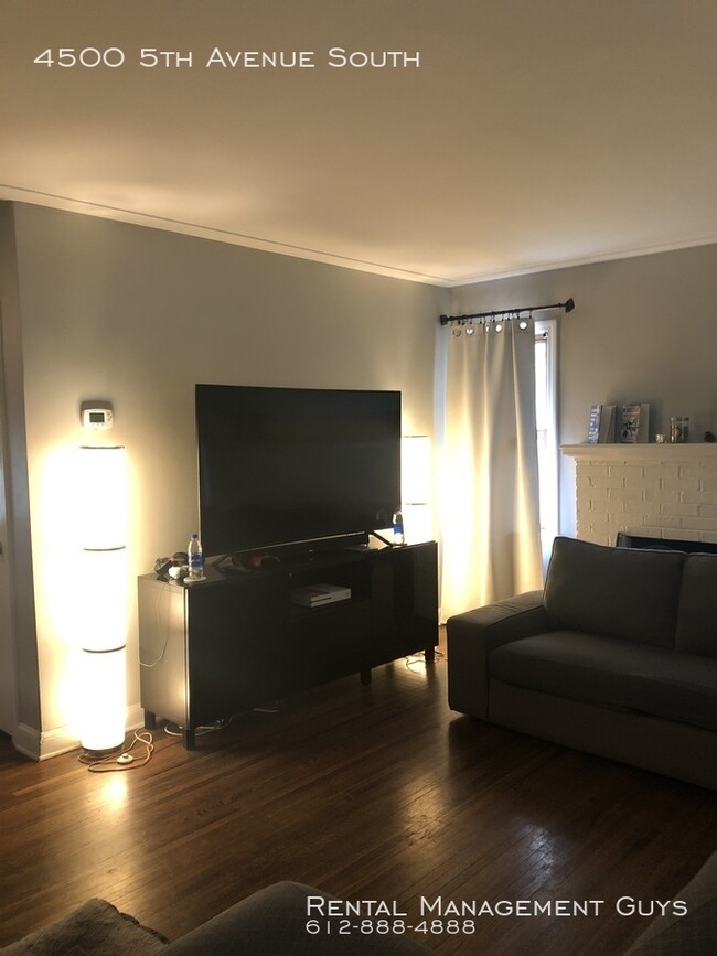 Foto del edificio - Stunning 3 Bedroom + Office Home - Garage ...