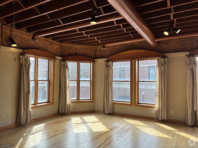 Building Photo - 111 N Michigan Ave