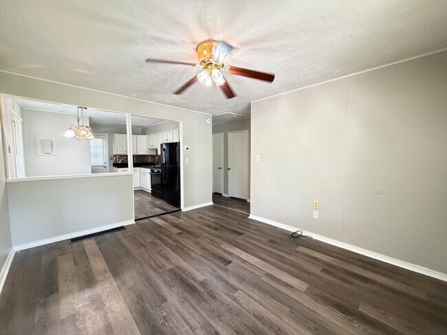 Building Photo - 2 Bedroom, 1 Bathroom Home For Rent!!