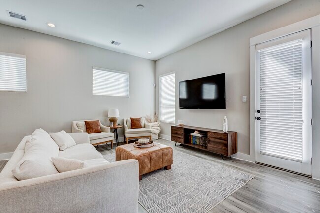 Foto del edificio - 1181 W Tidwell Rd