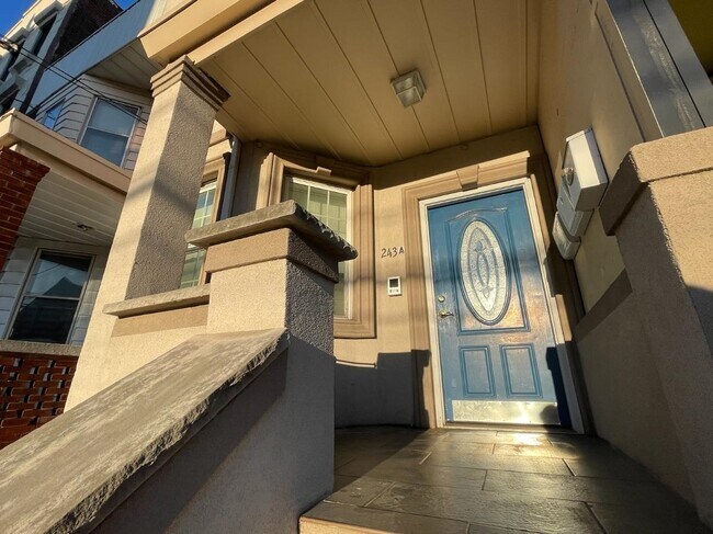 Foto del edificio - 243A Summit Ave