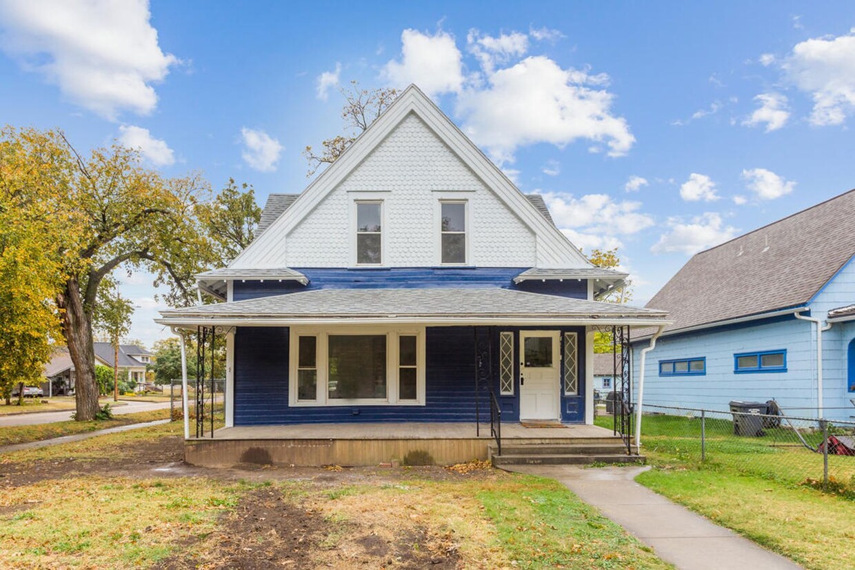 Primary Photo - Charming 3-Bedroom, 2-Bathroom Two-Story H...