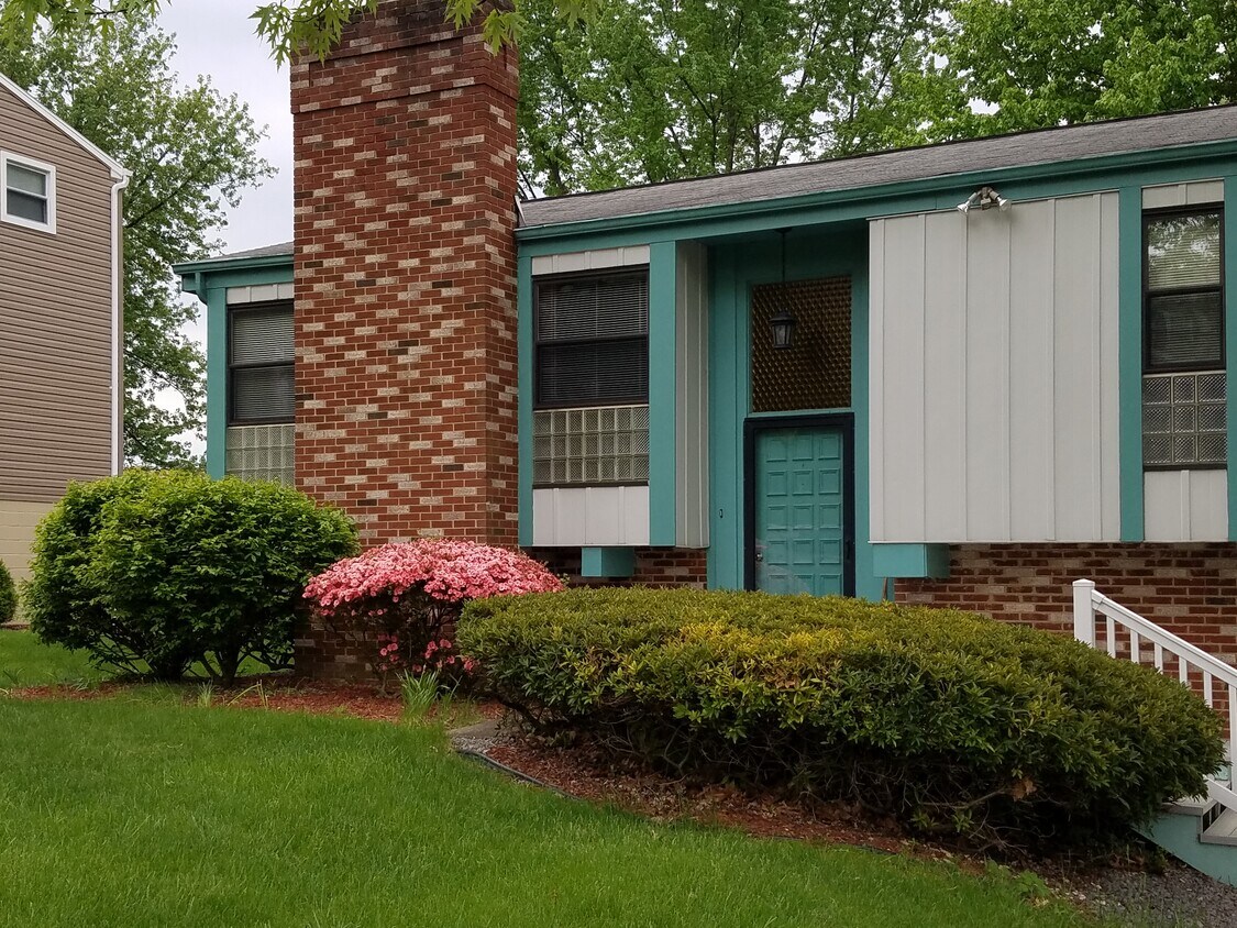 Primary Photo - 475 Mohican Ave