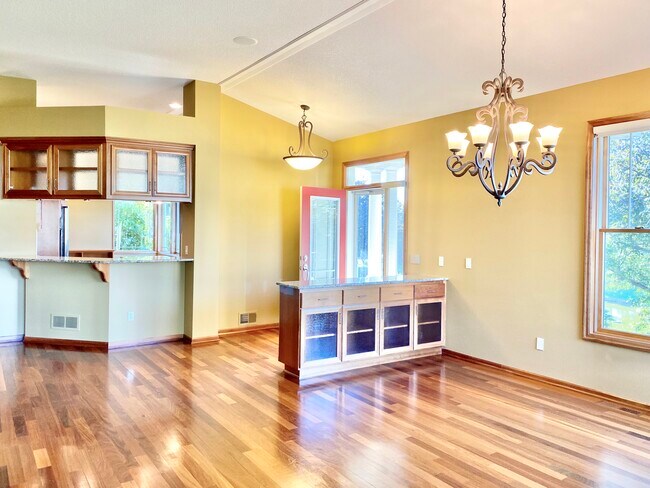Foto del edificio - 3844 Linden Dr E