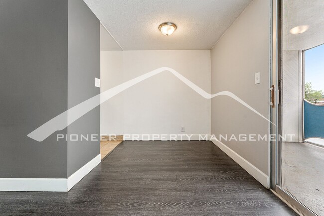 Photo - Stylish Studio with Large Patio and AC! Apartment