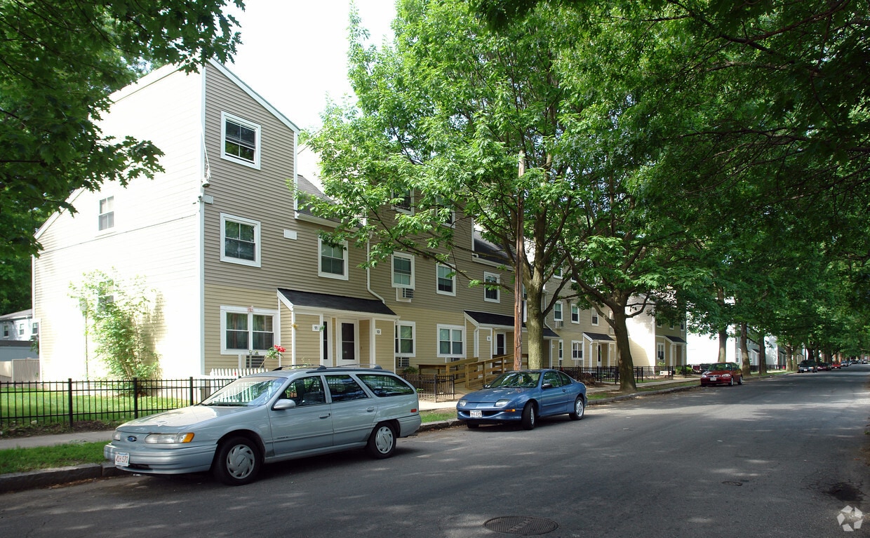 11 - 97 Clyde St Apartments - Pynchon Edgewater