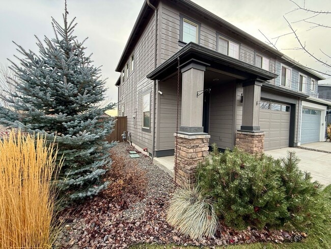 Building Photo - SCHEDULE A TOUR TO VIEW THIS STUNNING PALISCH TOWNHOME LOCATED IN SW REDMOND!!