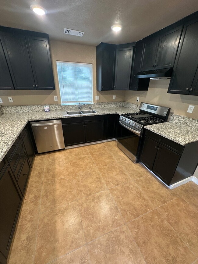 Building Photo - Modesto 3 Bedroom 2 Bathroom Home.