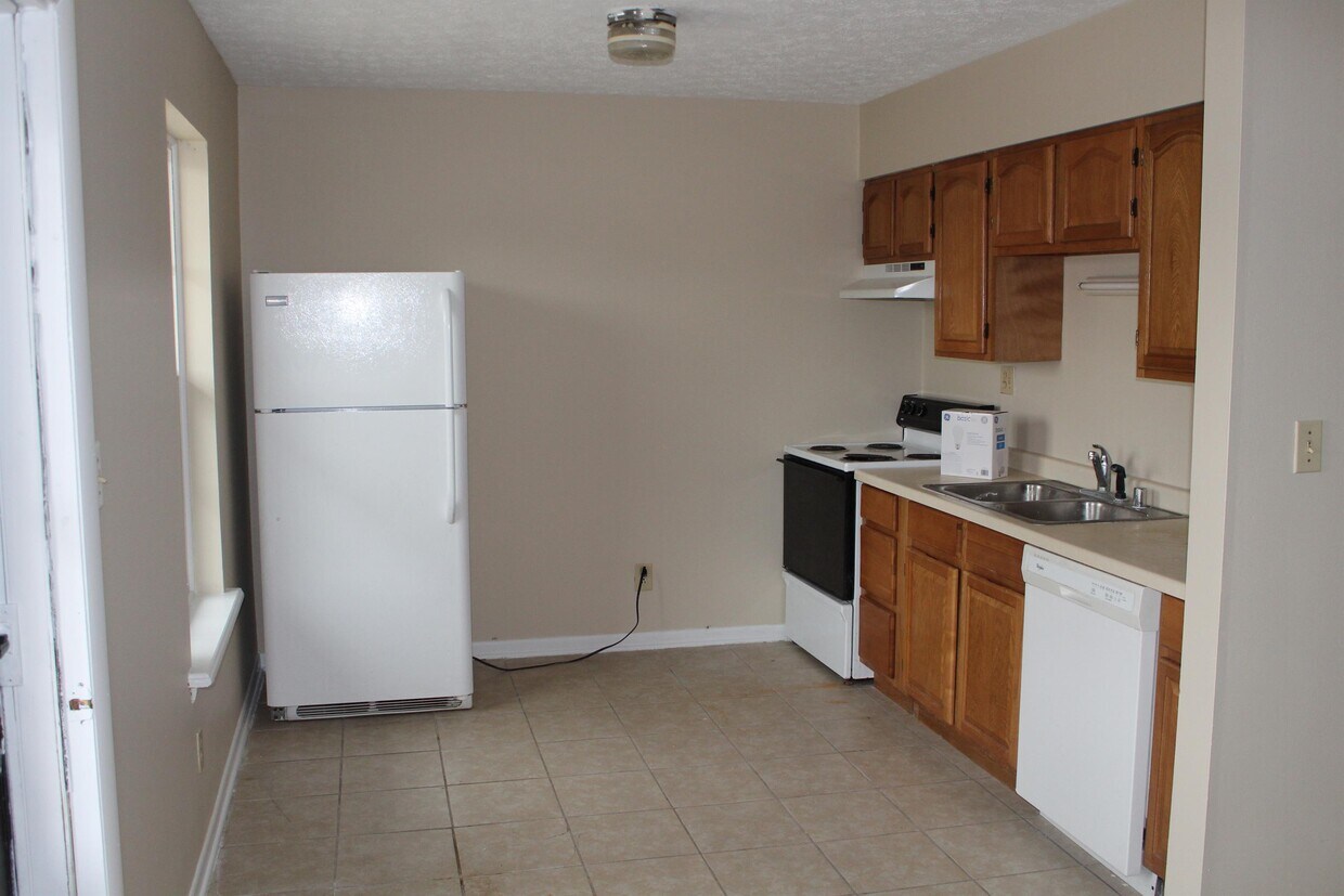 166 Lawrence St Unit 166103, Brandenburg, KY 40108 Room for Rent in