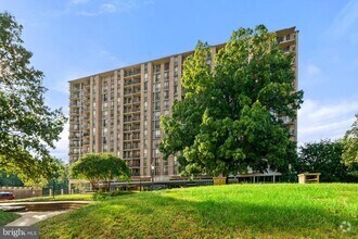 Building Photo - 4600 S Four Mile Run Dr