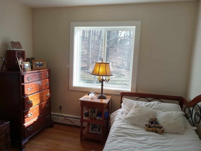 Building Photo - 4 Zinn Rd