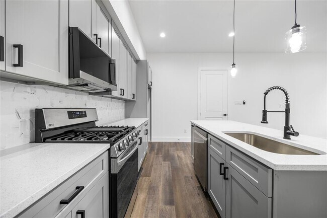 Foto del edificio - 955 Elkhart St
