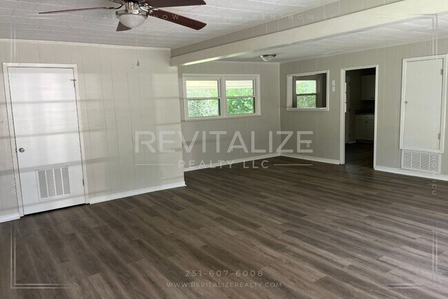 Building Photo - Completely Remodeled 3 Bedroom/2 Bathroom ...