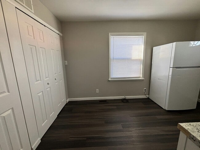 Foto del edificio - 11235 Sherman Ave