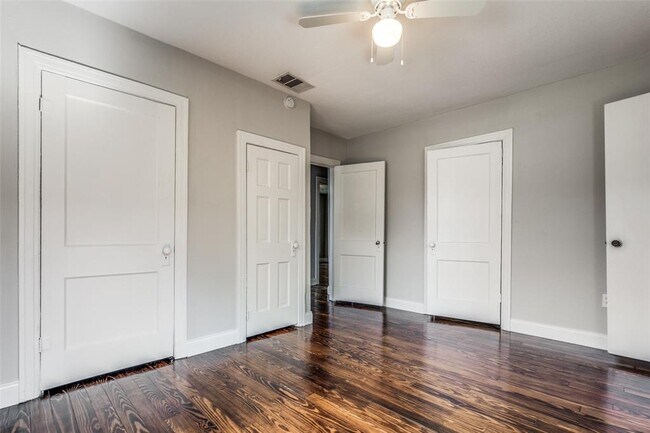 Foto del edificio - 731 N Lancaster Ave