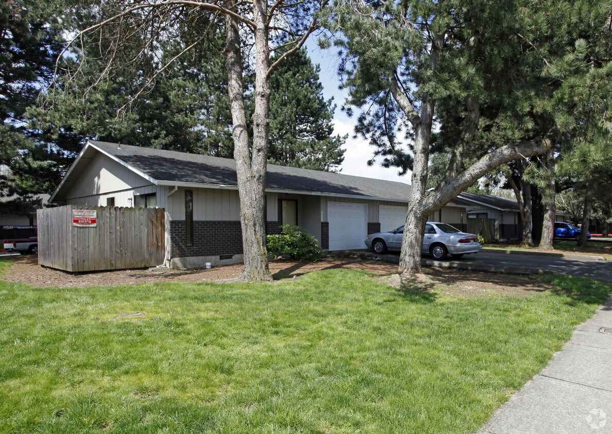 Building Photo - 2922 NE 86th Ave