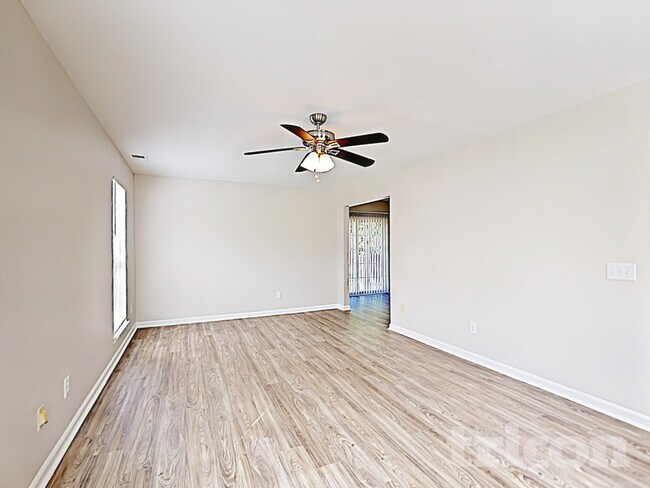 Building Photo - 1221 Brook Farm Ln