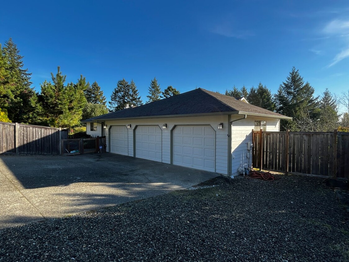 Primary Photo - 4 Bedroom, 3 Car Garage Home in CK School ...
