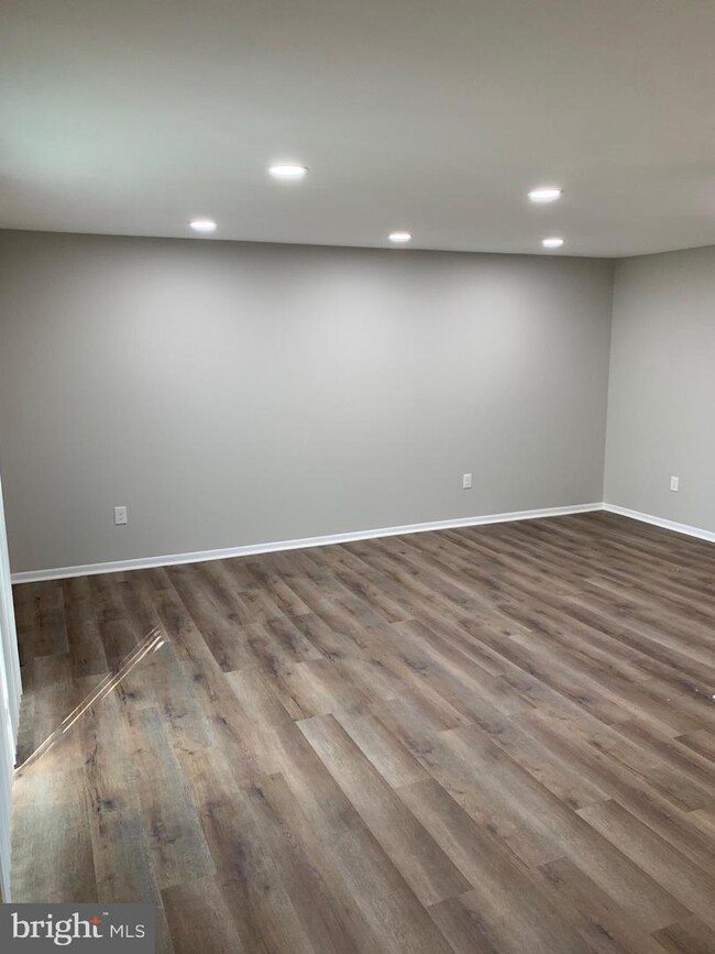 Building Photo - 20 Kern St