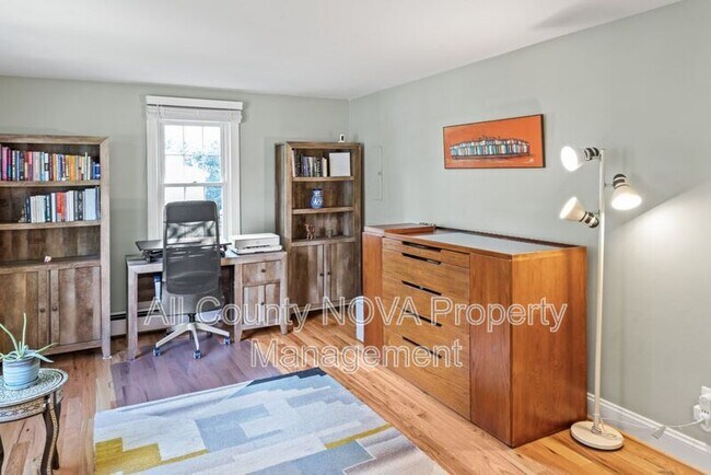 Foto del edificio - 7312 Poplar Ct