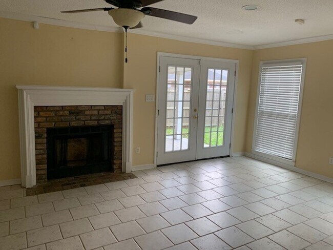 Foto del edificio - 6017 Sussex Dr