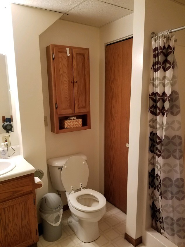 Primary Photo - 1460 Packers Ct