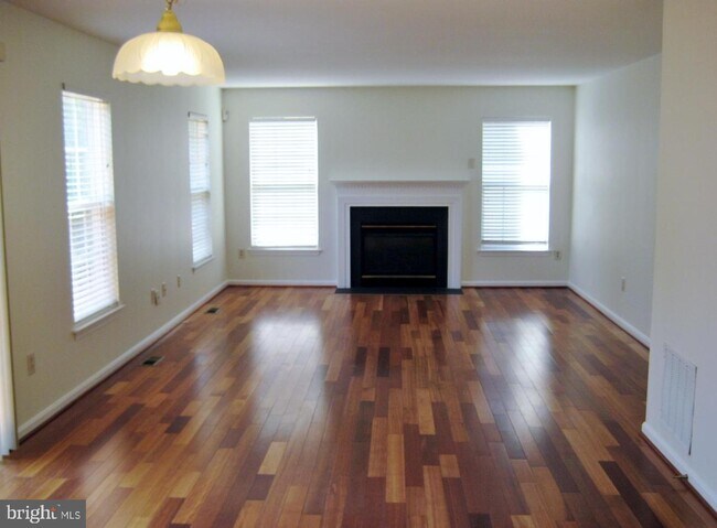 Foto del edificio - 8024 Big Pool Rd