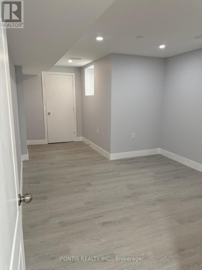 Building Photo - 55 Wildberry Crescent