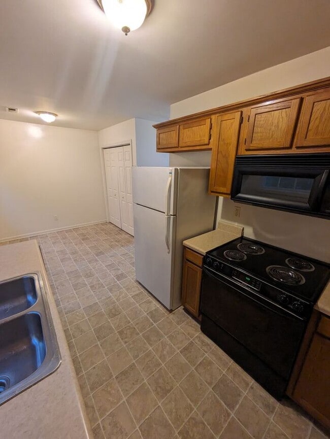 Foto del edificio - 2BD/1.5BA Townhome At Strawberry Patch Com...