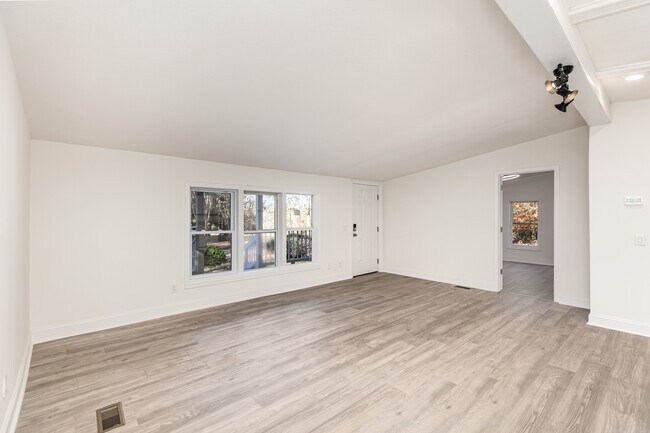 Foto del edificio - 130 Old Lowesville Rd