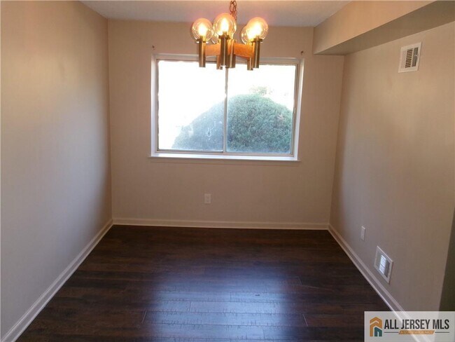 Building Photo - 23 Deerberry Ln