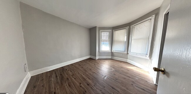 Foto del edificio - Quaint Two Bedroom Home in Overbrook with NEW Floors and Kitchen!
