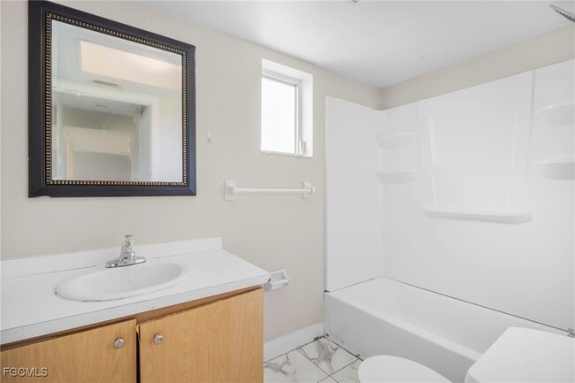 Building Photo - 3660 Seminole Ave