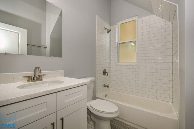 1901 West 21st Place Foto del baño - 1901 W. 21st Pl.
