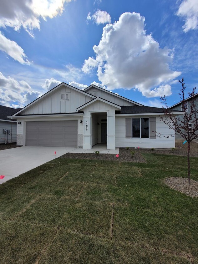Primary Photo - Brand new Star home