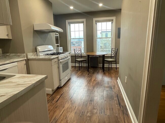 Foto del edificio - 628 E 3rd St