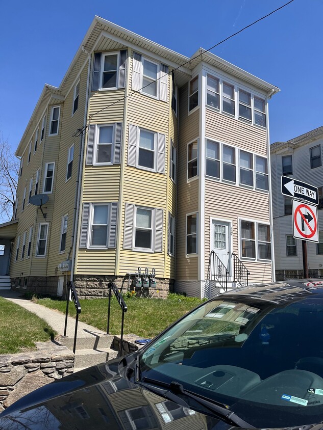 Primary Photo - 19 King Philip Rd