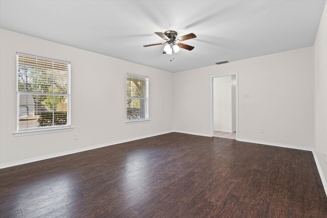 Building Photo - 165 Montclair Loop