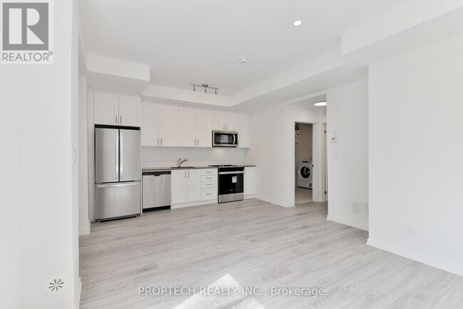 Building Photo - 16 Lytham Grn Cir