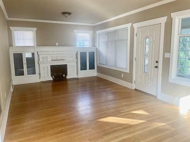 Living room - 4721 5th Ave NE
