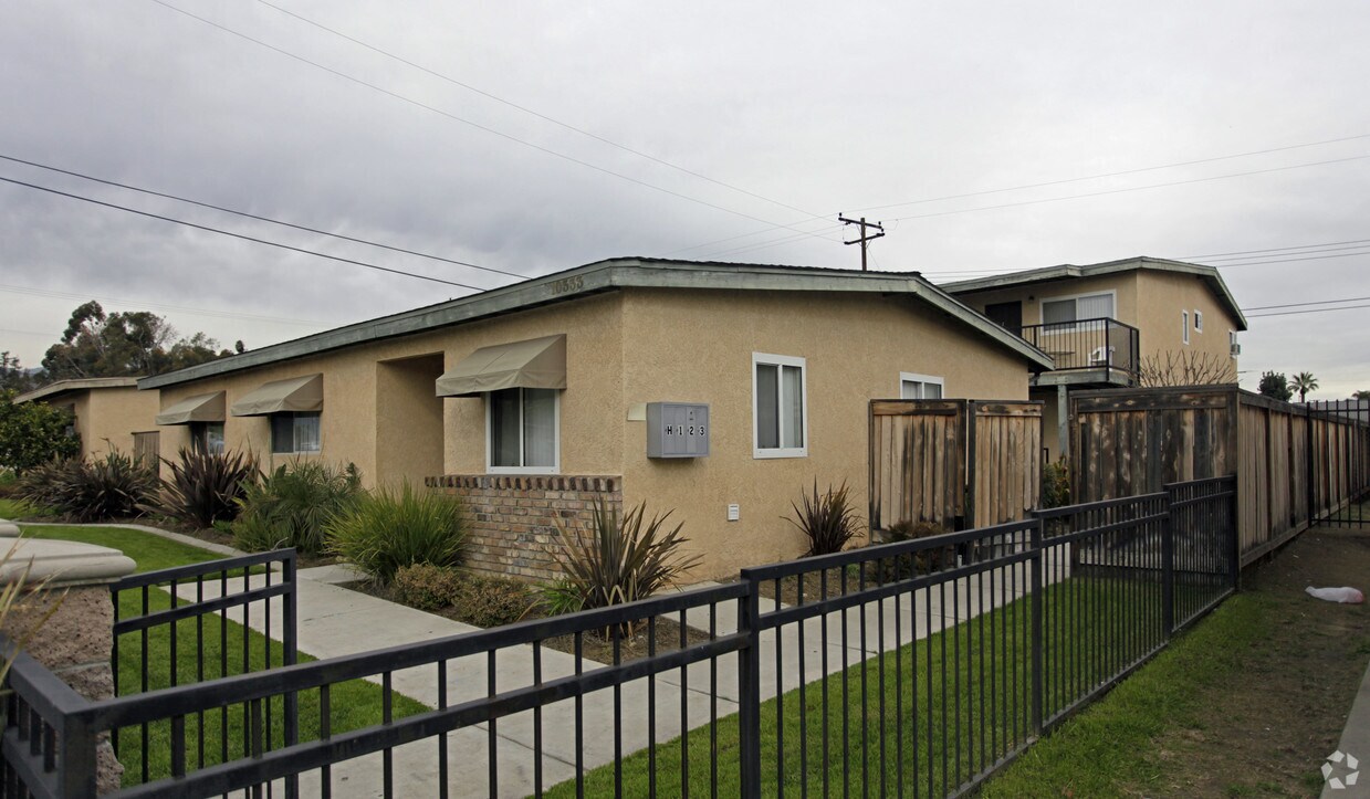 Foto principal - 10333 Amherst Ave