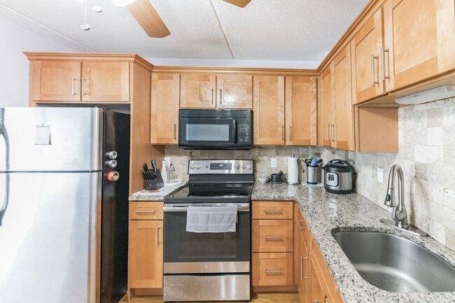 Building Photo - 200 Cove Way