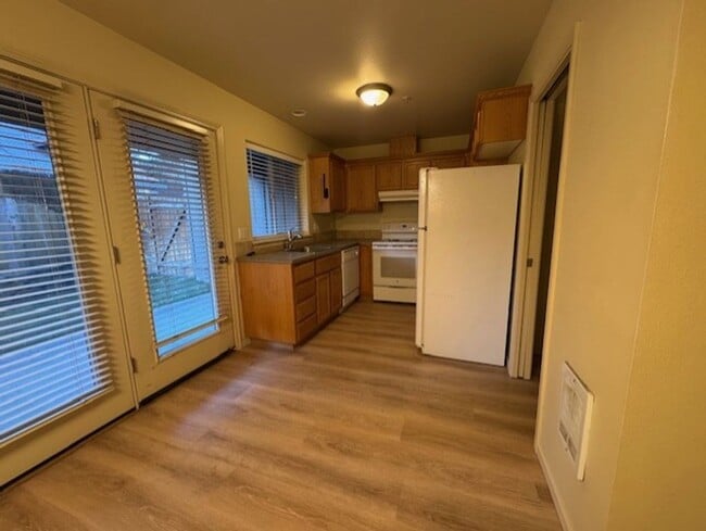 Building Photo - ro17