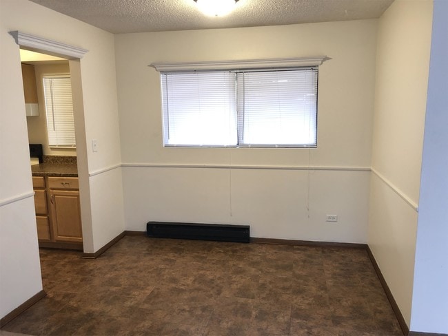 Building Photo - 2175 Vernon Dr