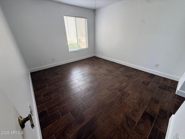 Foto del edificio - 10610 S 48th St